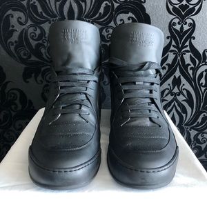 Maison Margiela Flat black high top sneakers